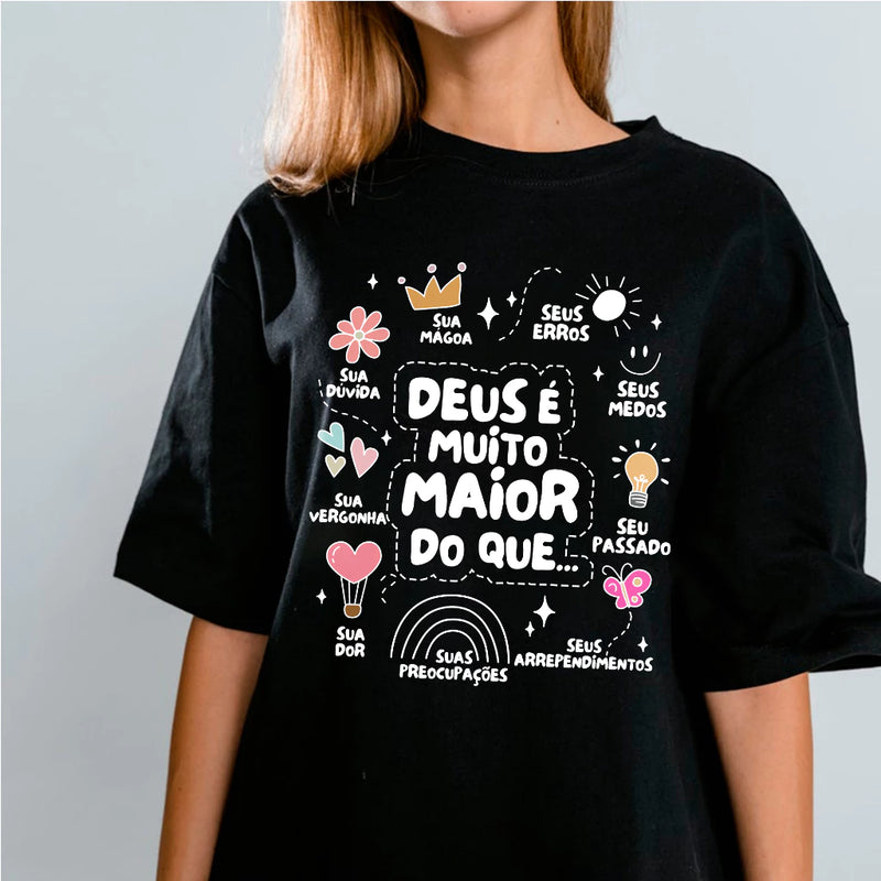 Camiseta Deus É Muito Maior - Oversized